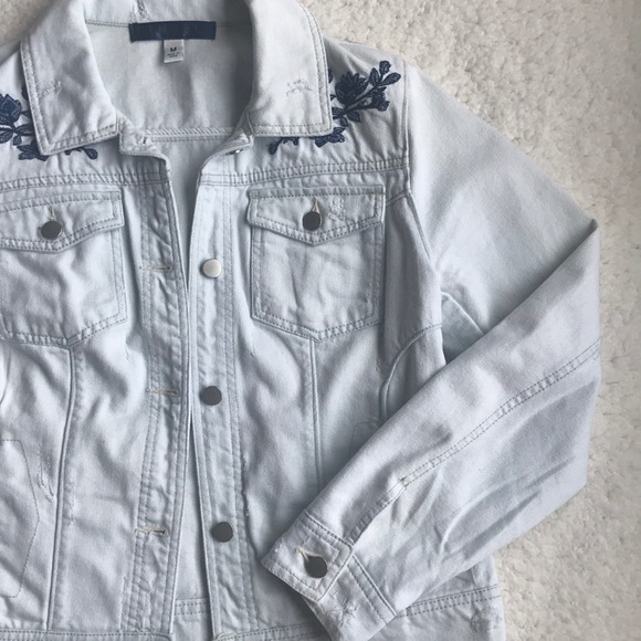 Stylish ripped and embroidered jean jacket - Picture 1 of 6